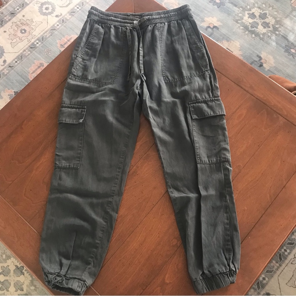 Banana Republic Cargo Pants-Small